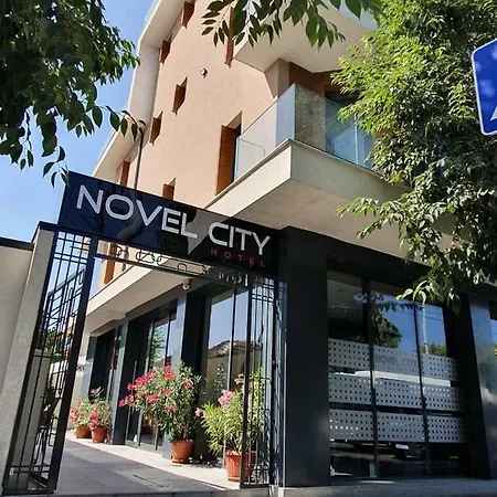 Hotel Family Novel